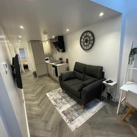 Stylish & Cosy 1 Bed Apartment Swindon Luaran gambar
