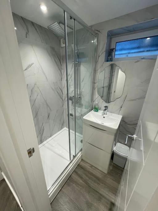 Stylish & Cosy 1 Bed Apartment Swindon Luaran gambar